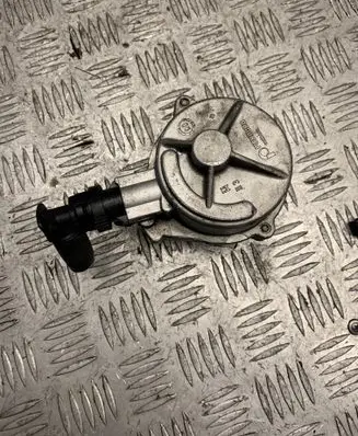 Volvo S40, V40 Vacuum pump 72117222C