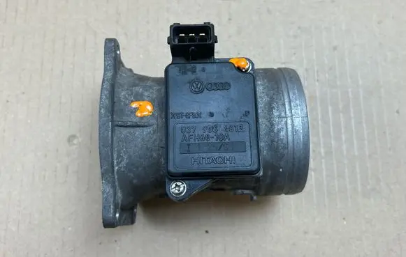 Audi A6 S6 C5 4B Mass air flow meter 037906461B