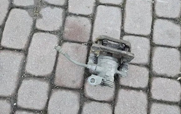Opel Corsa E Rear brake caliper