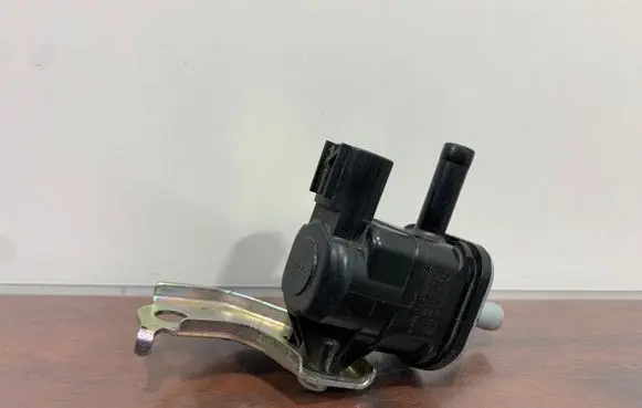 Toyota Auris E180 Vacuum valve 9091012276 1362007010