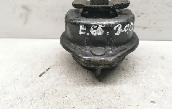 BMW 7 E65 E66 Engine mount bracket 675609401