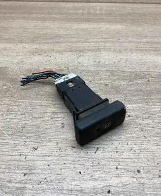 Nissan Primera Windscreen/window heater switch WITHPLUG
