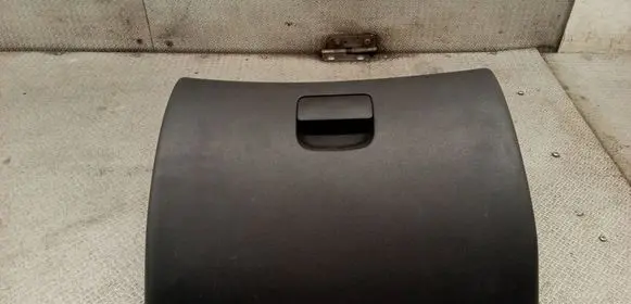 KIA Carens II Glove box lid/cover 