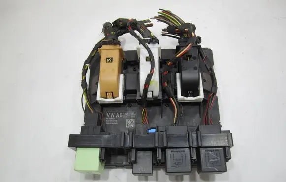 Volkswagen PASSAT B7 Comfort/convenience module 3AA937087A S0452 BCMP04