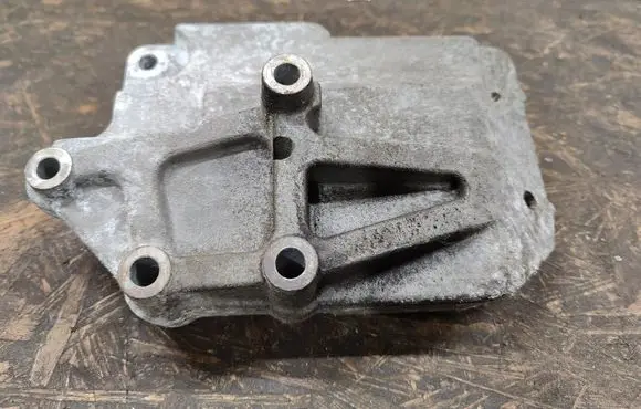 Hyundai XG A/C compressor mount bracket XGGH