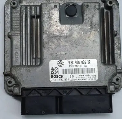Volkswagen Golf V Engine control unit/module 03C906056DP 0261S02359 MED9510