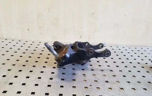Toyota Corolla Verso E121 Engine mounting bracket 123150R012