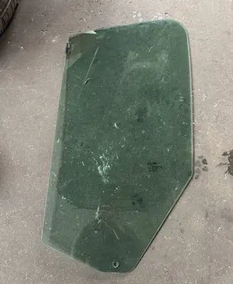 Fiat Ducato Front door window glass four-door 