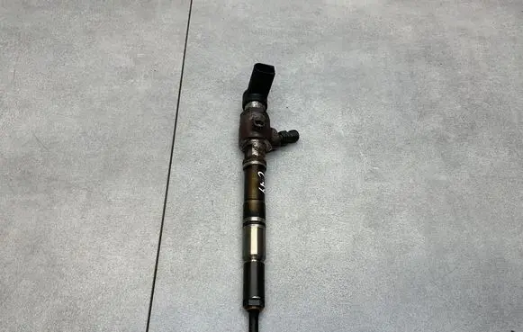 Audi A1 Fuel injector 03L130277B