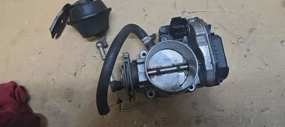 Audi A6 S6 C5 4B Throttle valve 078133063A