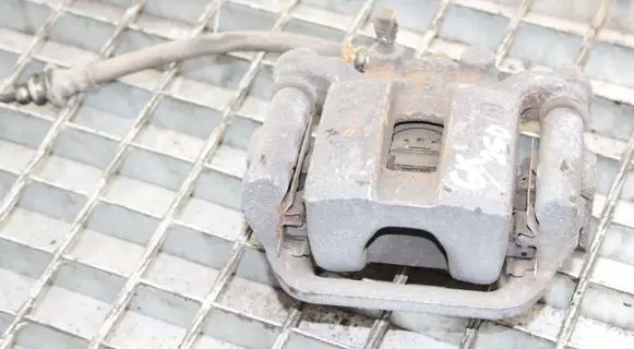 Nissan Leaf II (ZE1) Rear brake caliper
