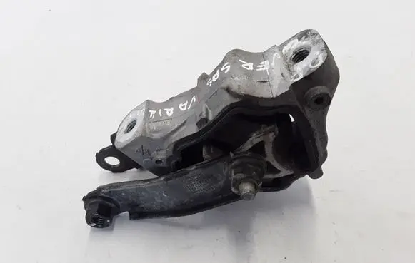 Volvo XC60 Engine mount bracket
