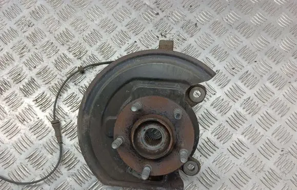 Nissan Juke I F15 Front wheel hub