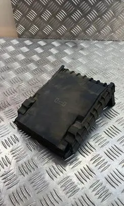 Volkswagen PASSAT B6 Fuse box cover 1K0937132F