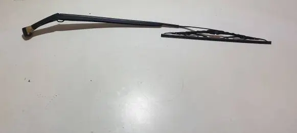 Toyota RAV 4 (XA40) Front wiper blade arm 2319