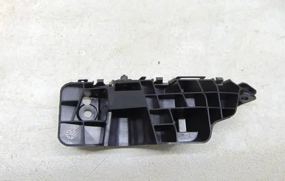Suzuki Swift III Front bumper mounting bracket 71732-68L00-000