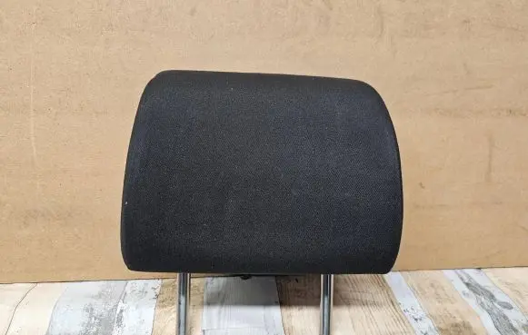 Volkswagen PASSAT B6 Rear seat headrest 