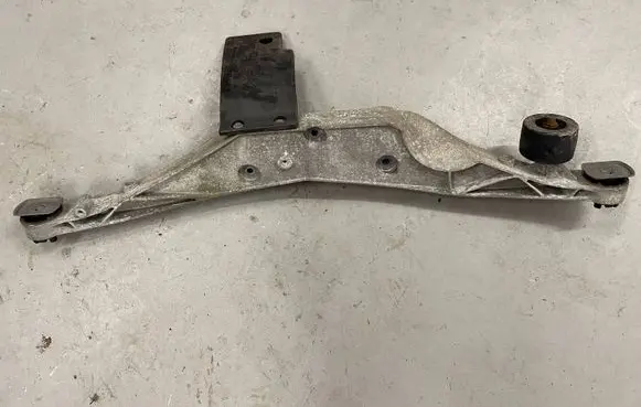 BMW X1 F48 F49 Rear differential/diff mount bracket 6852896 6000 139920