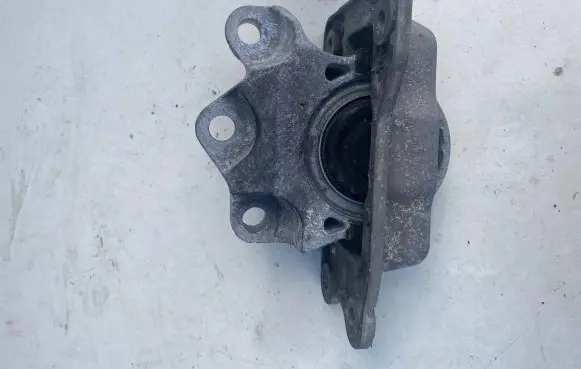 Volvo XC90 Engine mount bracket 32255204