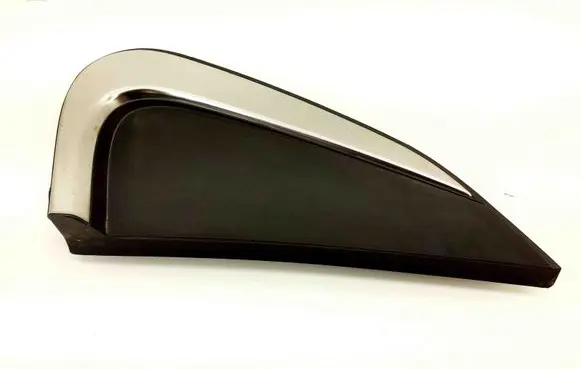 Rear fender molding trim