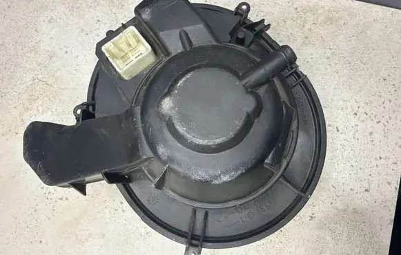Volvo XC90 Heater fan/blower LHD28417
