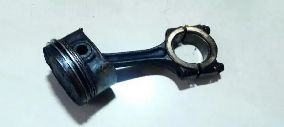 Renault Clio II Piston with connecting rod