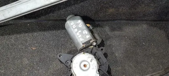 Renault Megane I Front door window regulator motor