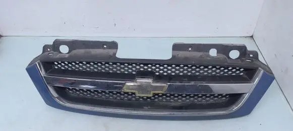 Chevrolet Tacuma Front bumper upper radiator grill 96399717