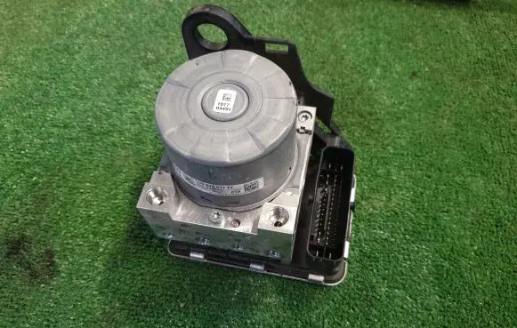 Skoda Octavia Mk3 (5E) ABS Pump 5Q0614517EF