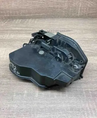 BMW X1 E84 Front door lock 7202144