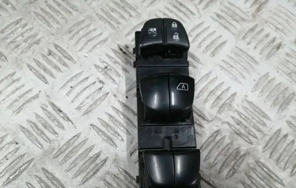 Nissan X-Trail T32 Electric window control switch