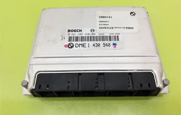 BMW 3 E46 Engine control unit/module DME1430940