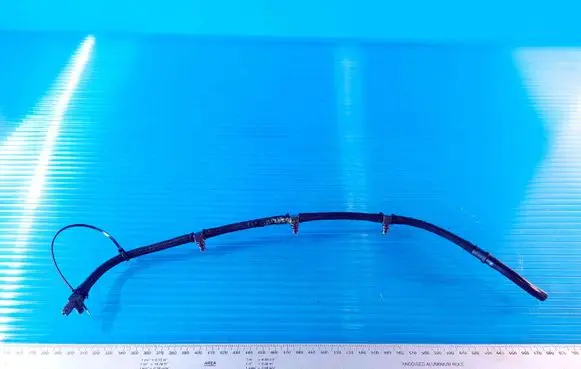 Volvo XC90 Fuel line pipe