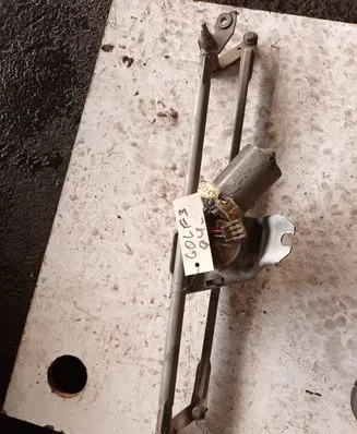 Volkswagen Golf III Front wiper linkage 