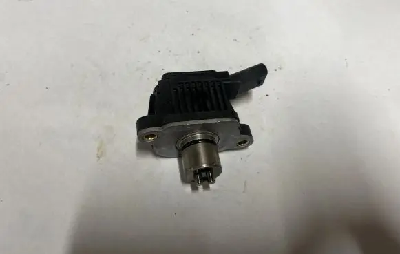 Seat Leon (5F) Electromagnetic valve 04E906048A
