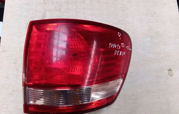 Toyota Avensis Verso Rear/tail lights