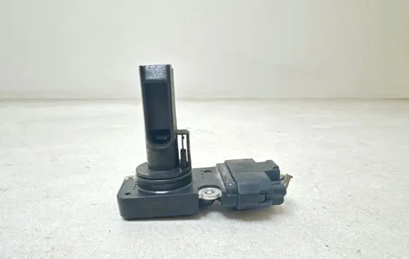 Toyota Avensis T250 Mass air flow meter 2220427010 4224 AFH70M23