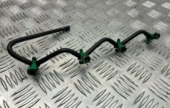 Volvo V60 Fuel injector supply line/pipe 