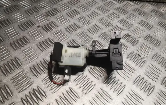 Mercedes-Benz S W221 Fuel tank cap lock A2518200197 2518200197