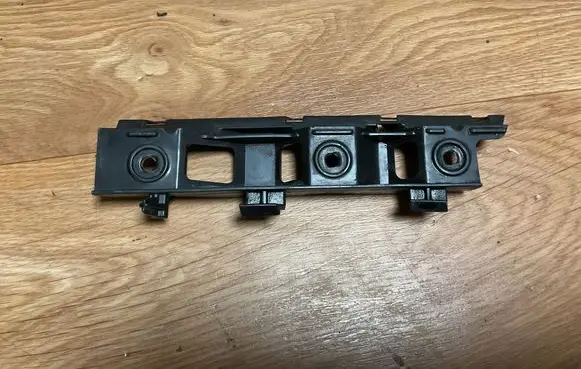 Volkswagen PASSAT B6 Front bumper mounting bracket 3C0807184
