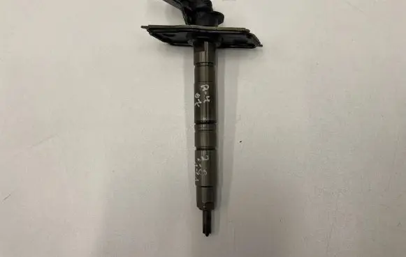 Audi A4 S4 B7 8E 8H Fuel injector 059130277BD