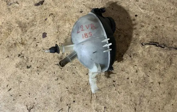 Mercedes-Benz E W212 Coolant expansion tank/reservoir 388089103