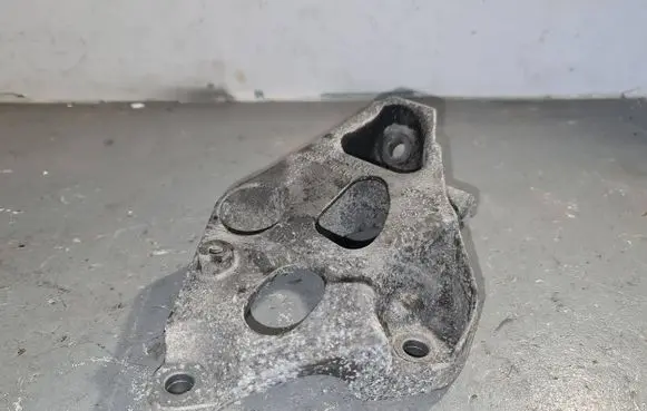 BMW 4 F36 Gran coupe Engine mounting bracket 6859415 22116859415