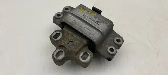 Volkswagen PASSAT B6 Engine mount bracket 3C0199555