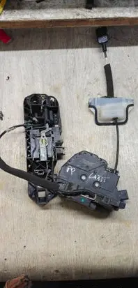 Renault Latitude (L70) Front door lock 805020020R A066070 4062717803