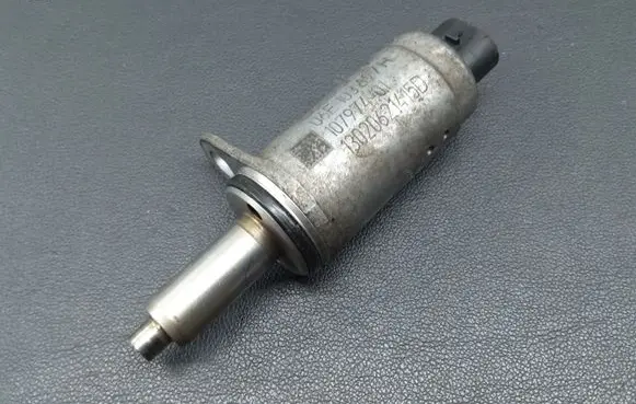 Audi A8 S8 D4 4H Camshaft vanos timing valve 06E103697H 10797401