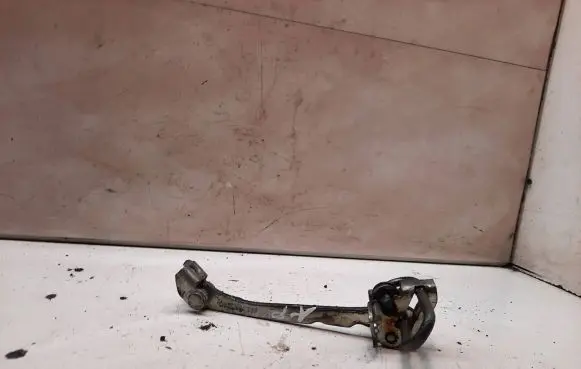 Opel Zafira A Front door check strap stopper 24434087