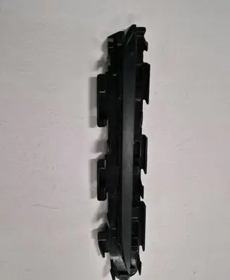 Audi Q7 4M Front bumper mounting bracket 4M0807750D