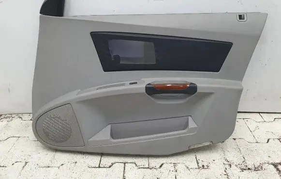 Cadillac CTS Front door card panel trim