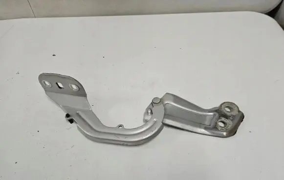 Ford Focus Engine bonnet/hood hinges BM51-A16800-AD